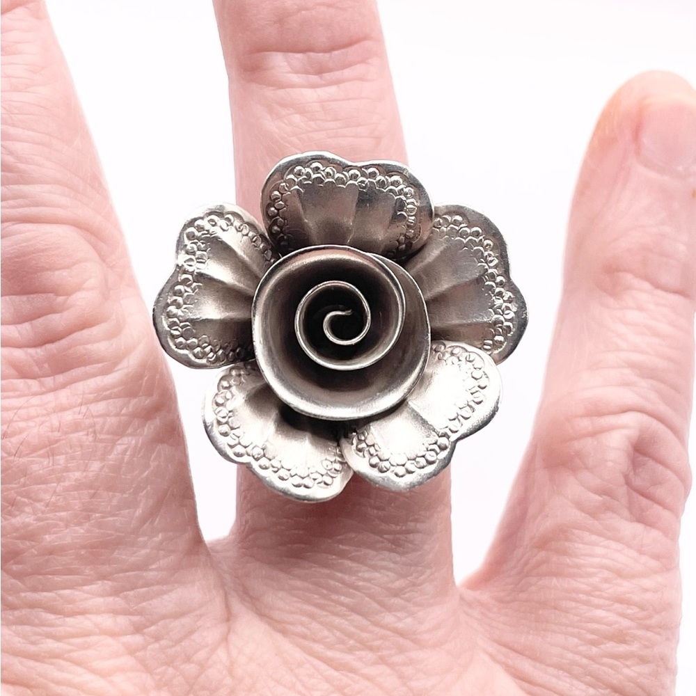 Size 6.5 Vintage 3D Flower 925 Sterling Silver Ring - Picture 5 of 8